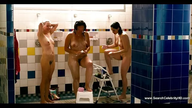 Busty ورزش ها بازی می کند با توپ های خود را سکس هنرمندان خارجی